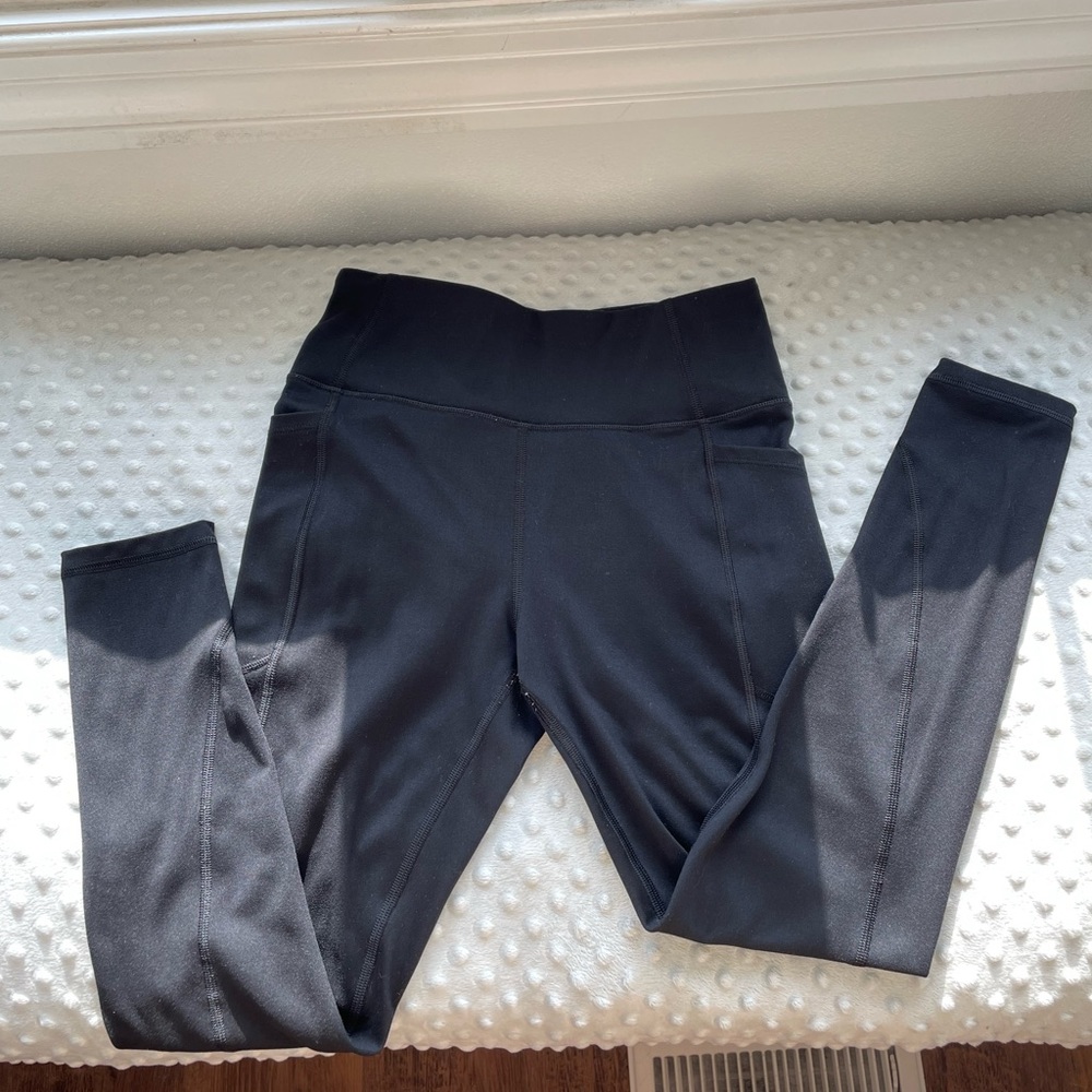 Flow on Point High Rise leggings 7/8th length Victoria Secret